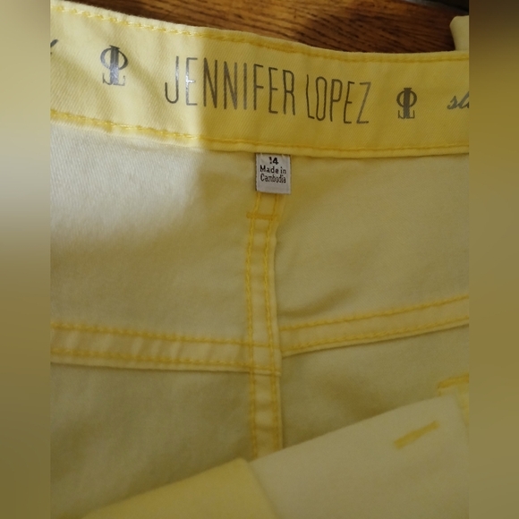 JENNIFER LOPEZ Yellow Cropped Jeans Size 14 Shabby Chic Casual - Picture 4 of 5